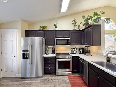 Discover comfort and the convenience of single level living with on Orchard Hills Country Club in Washington - for sale on GolfHomes.com, golf home, golf lot