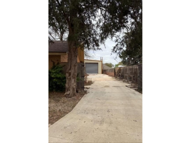 This home is located in Hillcrest Country Club area, just off on Hillcrest Country Club in Texas - for sale on GolfHomes.com, golf home, golf lot