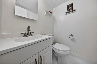 Move-in ready corner-unit 3BR/2.5BA townhome with over 1,600 sq on Oriole Golf and Tennis Club in Florida - for sale on GolfHomes.com, golf home, golf lot