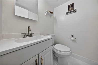 Move-in ready corner-unit 3BR/2.5BA townhome with over 1,600 sq on Oriole Golf and Tennis Club in Florida - for sale on GolfHomes.com, golf home, golf lot