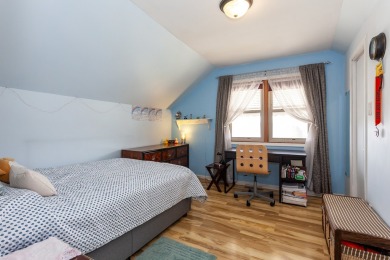 Great opportunity on this 3 bedroom 2 bath Oak Lawn home.  There on Stony Creek Golf Course in Illinois - for sale on GolfHomes.com, golf home, golf lot