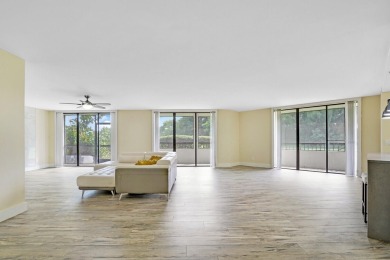 This beautiful 2-bedroom, 2-bathroom condo offers a spacious 1 on Fountains Golf and Country Club in Florida - for sale on GolfHomes.com, golf home, golf lot