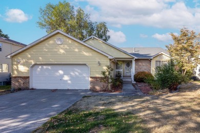 Bring your vision to this 4-bed, 3-bath rancher with a full on Meadow Wood Golf Course in Washington - for sale on GolfHomes.com, golf home, golf lot