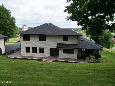 This beautiful 4-bedroom, 4 full bath home in the Winterham on Glenrochie Country Club in Virginia - for sale on GolfHomes.com, golf home, golf lot