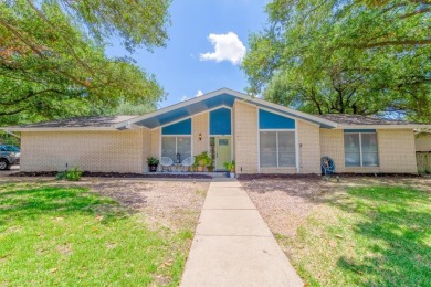 Beautifully updated home on a spacious corner lot, conveniently on Sammons Golf Links in Texas - for sale on GolfHomes.com, golf home, golf lot