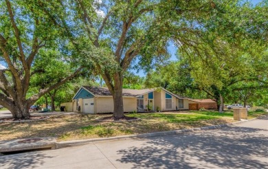 Beautifully updated home on a spacious corner lot, conveniently on Sammons Golf Links in Texas - for sale on GolfHomes.com, golf home, golf lot