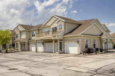 Turn-key 1BR/1BA + den end-unit condo in Pewaukee's popular on Willow Run Golf Club in Wisconsin - for sale on GolfHomes.com, golf home, golf lot