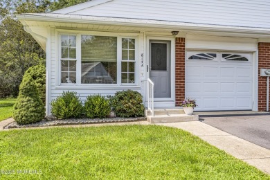 Welcome Home! Move-in ready and located on a quiet cul-de-sac on Keswick Village Golf Course in New Jersey - for sale on GolfHomes.com, golf home, golf lot