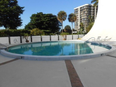 : 2/2 UNIT, OPEN KITCHEN, PANTRY & BREAKFAST AREA, TILED DINING on The President Country Club in Florida - for sale on GolfHomes.com, golf home, golf lot