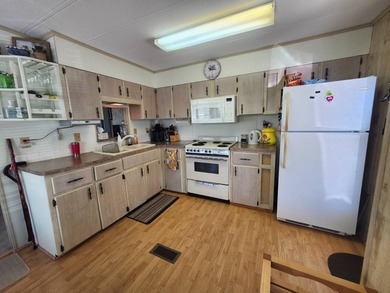 Well maintained FURNISHED oasis just for you! This 2/2 is move on Grasslands Golf and Country Club in Florida - for sale on GolfHomes.com, golf home, golf lot