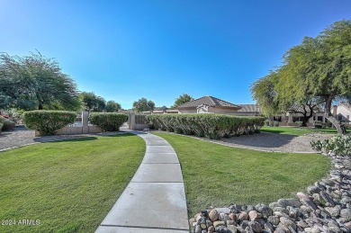 Light& bright! 2 bedrooms,2 baths,end unit casita. Diagonal tile on Westbrook Village / Vista Golf Course in Arizona - for sale on GolfHomes.com, golf home, golf lot