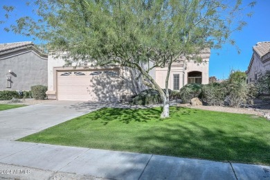 Light& bright! 2 bedrooms,2 baths,end unit casita. Diagonal tile on Westbrook Village / Vista Golf Course in Arizona - for sale on GolfHomes.com, golf home, golf lot