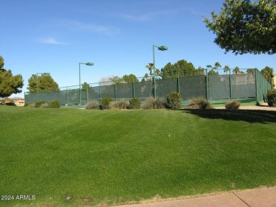 Light& bright! 2 bedrooms,2 baths,end unit casita. Diagonal tile on Westbrook Village / Vista Golf Course in Arizona - for sale on GolfHomes.com, golf home, golf lot