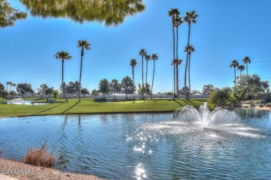 Light& bright! 2 bedrooms,2 baths,end unit casita. Diagonal tile on Westbrook Village / Vista Golf Course in Arizona - for sale on GolfHomes.com, golf home, golf lot