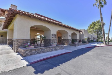 Light& bright! 2 bedrooms,2 baths,end unit casita. Diagonal tile on Westbrook Village / Vista Golf Course in Arizona - for sale on GolfHomes.com, golf home, golf lot