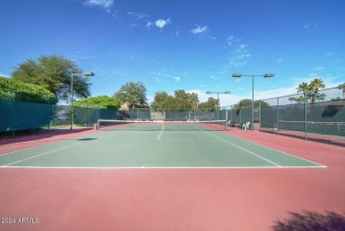 Light& bright! 2 bedrooms,2 baths,end unit casita. Diagonal tile on Westbrook Village / Vista Golf Course in Arizona - for sale on GolfHomes.com, golf home, golf lot