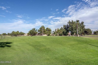 Light& bright! 2 bedrooms,2 baths,end unit casita. Diagonal tile on Westbrook Village / Vista Golf Course in Arizona - for sale on GolfHomes.com, golf home, golf lot