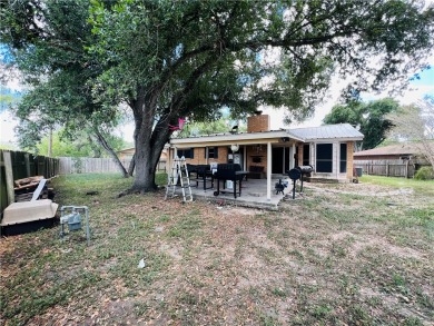This 3-bedroom 2 bath, open concept home, has 2 living areas on Alice Municipal Golf Course in Texas - for sale on GolfHomes.com, golf home, golf lot