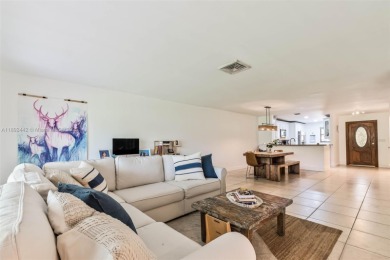 Bright and Spacious 2 Bed +Den/2.5 Bath Townhouse in beautiful on  in Florida - for sale on GolfHomes.com, golf home, golf lot