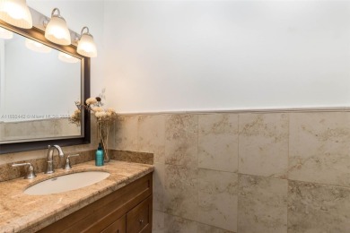 Bright and Spacious 2 Bed +Den/2.5 Bath Townhouse in beautiful on  in Florida - for sale on GolfHomes.com, golf home, golf lot