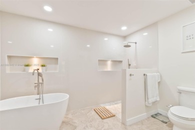 Bright and Spacious 2 Bed +Den/2.5 Bath Townhouse in beautiful on  in Florida - for sale on GolfHomes.com, golf home, golf lot