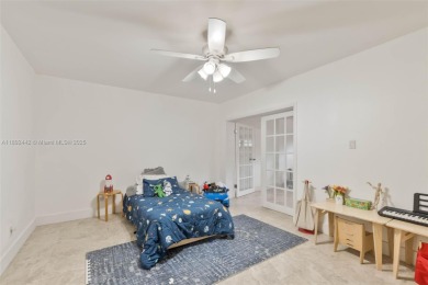 Bright and Spacious 2 Bed +Den/2.5 Bath Townhouse in beautiful on  in Florida - for sale on GolfHomes.com, golf home, golf lot