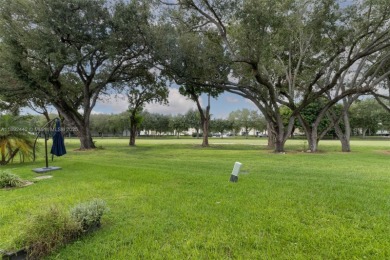 Bright and Spacious 2 Bed +Den/2.5 Bath Townhouse in beautiful on  in Florida - for sale on GolfHomes.com, golf home, golf lot