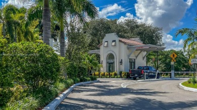 Bright and Spacious 2 Bed +Den/2.5 Bath Townhouse in beautiful on  in Florida - for sale on GolfHomes.com, golf home, golf lot