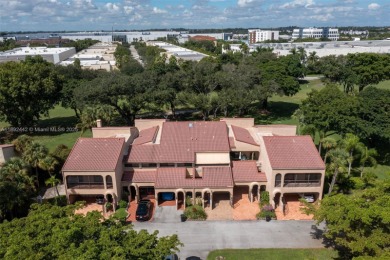 Bright and Spacious 2 Bed +Den/2.5 Bath Townhouse in beautiful on  in Florida - for sale on GolfHomes.com, golf home, golf lot