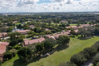 Bright and Spacious 2 Bed +Den/2.5 Bath Townhouse in beautiful on  in Florida - for sale on GolfHomes.com, golf home, golf lot