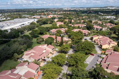 Bright and Spacious 2 Bed +Den/2.5 Bath Townhouse in beautiful on  in Florida - for sale on GolfHomes.com, golf home, golf lot