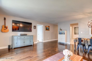 Immaculate 2 bedroom 2 bath first floor unit located in Freehold on Raintree Golf Course in New Jersey - for sale on GolfHomes.com, golf home, golf lot