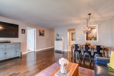 Immaculate 2 bedroom 2 bath first floor unit located in Freehold on Raintree Golf Course in New Jersey - for sale on GolfHomes.com, golf home, golf lot