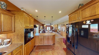 This two bed/two bath home has no steps anywhere, is close to on Green Lea Golf Course in Minnesota - for sale on GolfHomes.com, golf home, golf lot