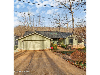 LAKE FRONT LIVING ON BEAUTIFUL CANTERBURY LAKE IN AWESOME on Druid Hills Golf Club in Tennessee - for sale on GolfHomes.com, golf home, golf lot