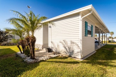 Welcome to this charming 2-bedroom, 2-bathroom manufactured home on Lily Lake Golf and RV Resort in Florida - for sale on GolfHomes.com, golf home, golf lot