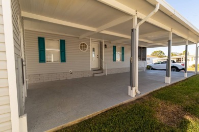 Welcome to this charming 2-bedroom, 2-bathroom manufactured home on Lily Lake Golf and RV Resort in Florida - for sale on GolfHomes.com, golf home, golf lot