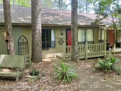 GREAT POTENTIAL in this cozy townhouse villa at Eagle Peak! With on Stillwaters Golf and Country Club in Alabama - for sale on GolfHomes.com, golf home, golf lot