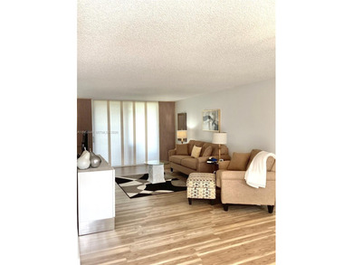 Golfer's Delight!

Awesome views, first floor convenience on Hollybrook Golf and Tennis Club  in Florida - for sale on GolfHomes.com, golf home, golf lot