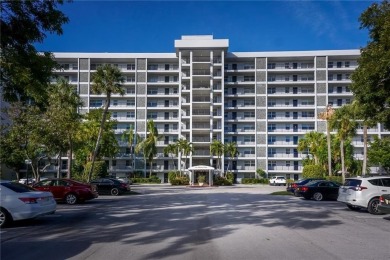 Stunning 3 bedroom, 2.5 bath F model condo in desirable building on Palm-Aire Country Club and Resort - Palms in Florida - for sale on GolfHomes.com, golf home, golf lot