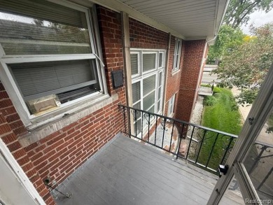Charming 2-Bedroom Condominium in the perfect location. This on Detroit Golf Club  in Michigan - for sale on GolfHomes.com, golf home, golf lot