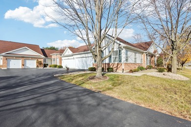 Welcome to 13322 S Bayberry Lane, a comfortable and on The Links at Carillon in Illinois - for sale on GolfHomes.com, golf home, golf lot
