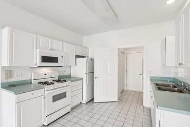 Welcome to 13322 S Bayberry Lane, a comfortable and on The Links at Carillon in Illinois - for sale on GolfHomes.com, golf home, golf lot