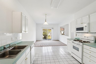 Welcome to 13322 S Bayberry Lane, a comfortable and on The Links at Carillon in Illinois - for sale on GolfHomes.com, golf home, golf lot