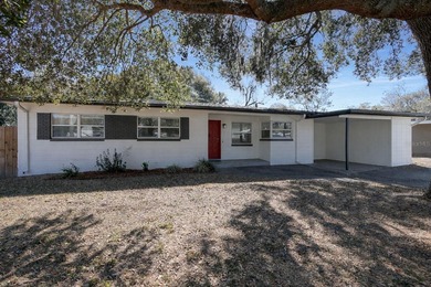 Under contract-accepting backup offers. Charming single-family on Interlachen Country Club in Florida - for sale on GolfHomes.com, golf home, golf lot