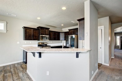 ASSUMABLE FHA LOAN at 2.6%! Don't miss out on this turn-key home on Hunters Point Golf Club in Idaho - for sale on GolfHomes.com, golf home, golf lot