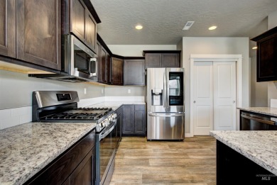 ASSUMABLE FHA LOAN at 2.6%! Don't miss out on this turn-key home on Hunters Point Golf Club in Idaho - for sale on GolfHomes.com, golf home, golf lot