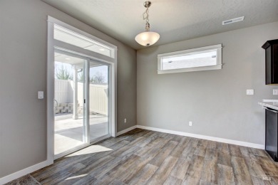 ASSUMABLE FHA LOAN at 2.6%! Don't miss out on this turn-key home on Hunters Point Golf Club in Idaho - for sale on GolfHomes.com, golf home, golf lot