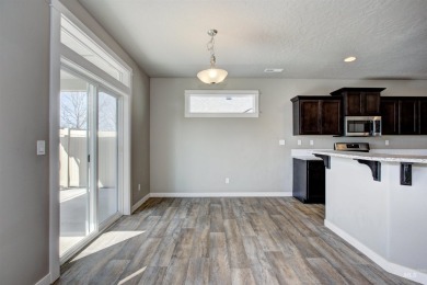 ASSUMABLE FHA LOAN at 2.6%! Don't miss out on this turn-key home on Hunters Point Golf Club in Idaho - for sale on GolfHomes.com, golf home, golf lot