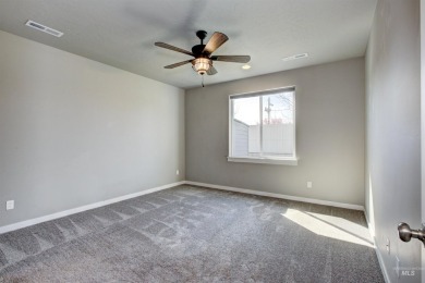 ASSUMABLE FHA LOAN at 2.6%! Don't miss out on this turn-key home on Hunters Point Golf Club in Idaho - for sale on GolfHomes.com, golf home, golf lot